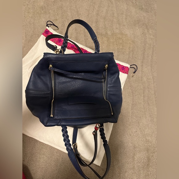 Tory Burch Half-Moon Crossbody Leather Bag! - Picture 3 of 16